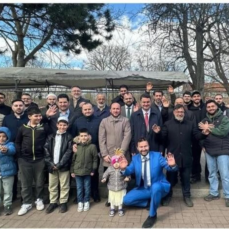 Gemeindemitglieder beim Eid-Treffen in Bad Oldesloe